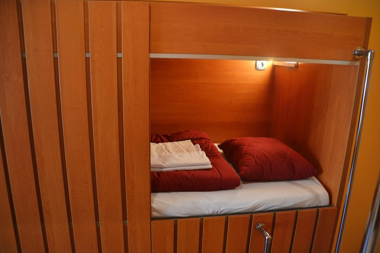 Dreibettzimmer mit Gemeinschaftsbad